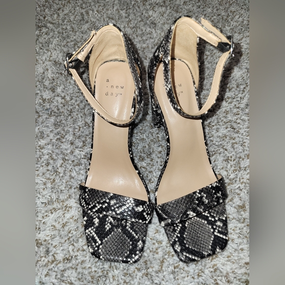 Worthington Fuchsia and A New Day Snake Print Heels - Picture 2 of 12